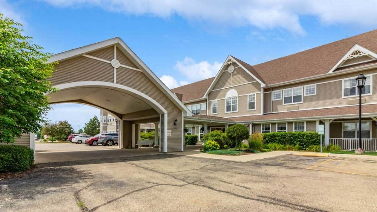 Cozy, two-story beige assisted living and memory care building at Morningside of Sterling in Sterling, IL, Whiteside County.